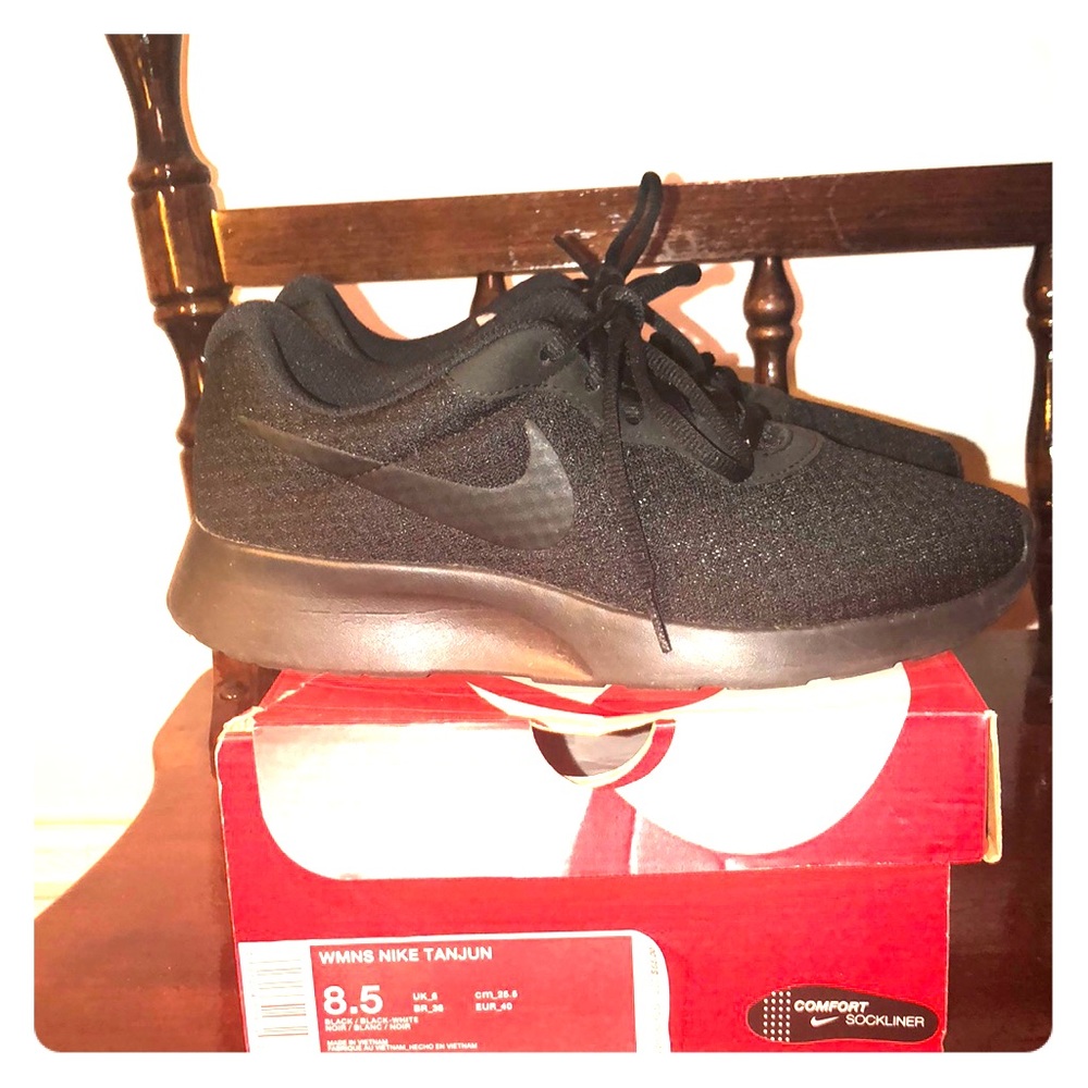 Women’s Nike Tanjun Black Sneaker